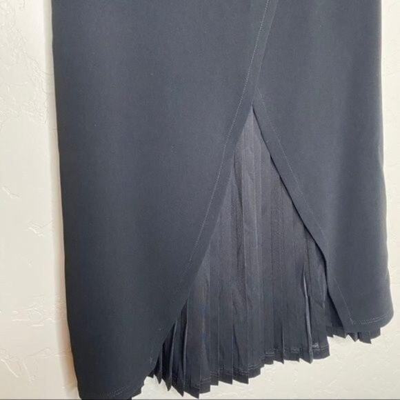 MaxMara Black Pleated Knee Length Skirt 6 - Picture 2 of 7